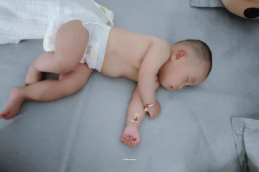 东莞三个月宝宝抬头不稳